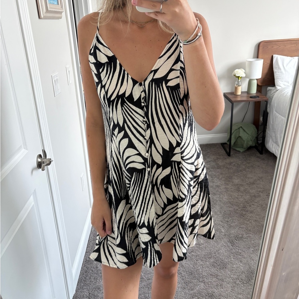 H&M Black and White Leaf Print Dress